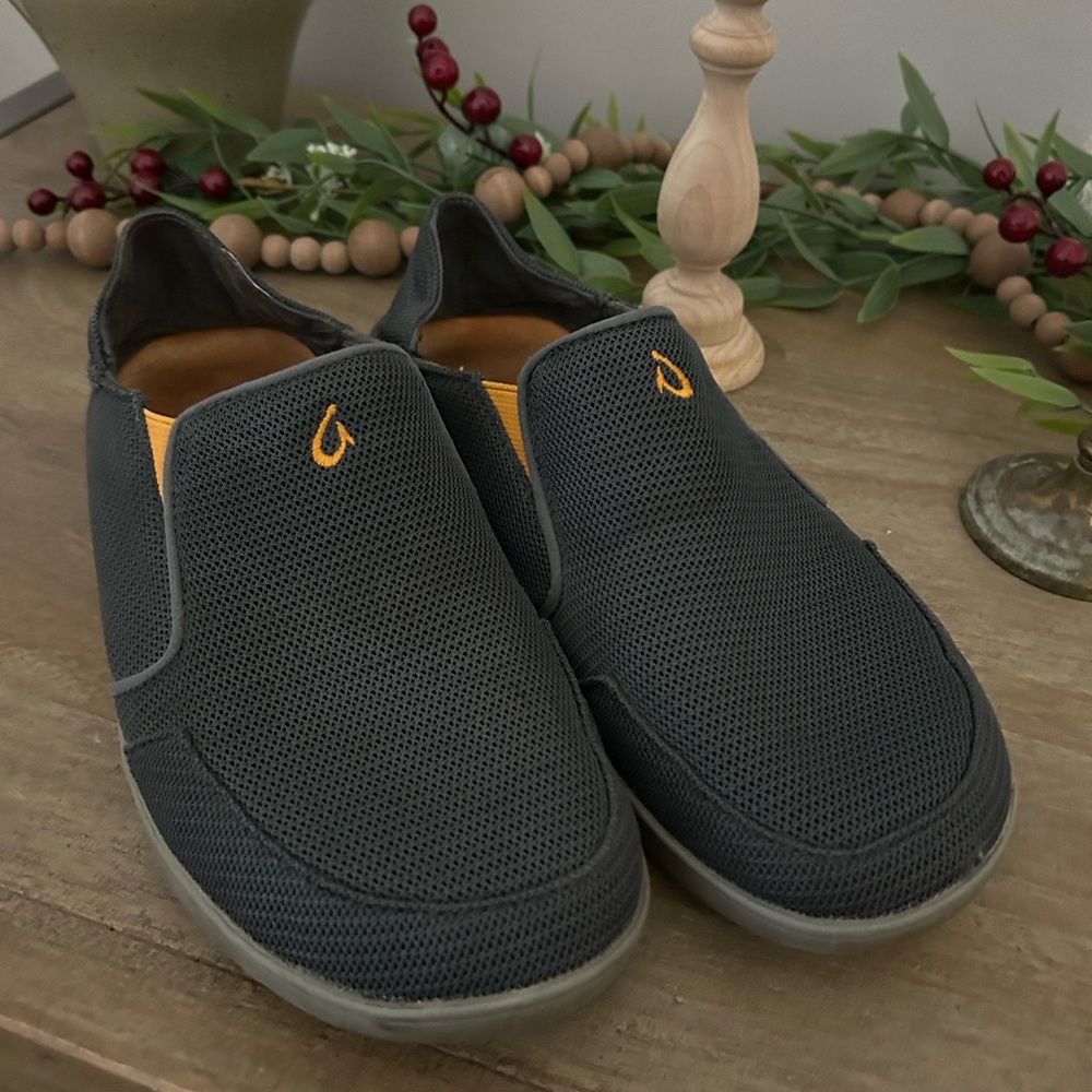Men’s OluKai slide ons size 8.5